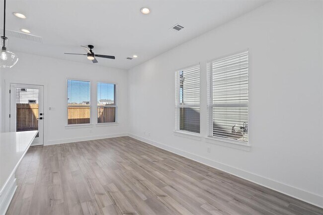 Foto del edificio - 8542 Sommery Lane