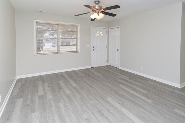 Foto del edificio - 156 Macon Rd