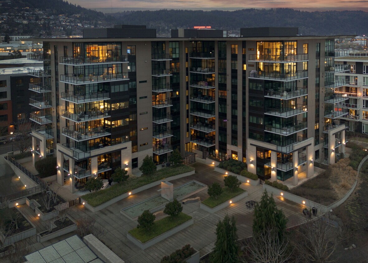 Foto principal - 1830 NW Riverscape St