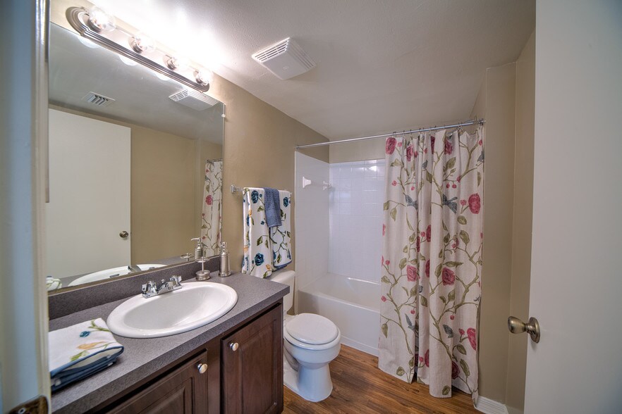 Bathroom Fixtures Jacksonville Florida courtney manor rentals - jacksonville, fl | apartments Bathroom Fixtures Jacksonville Florida courtney manor rentals - jacksonville, fl | apartments
