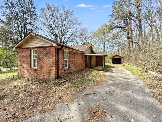 Foto del edificio - 5026 Bud Holmes Rd