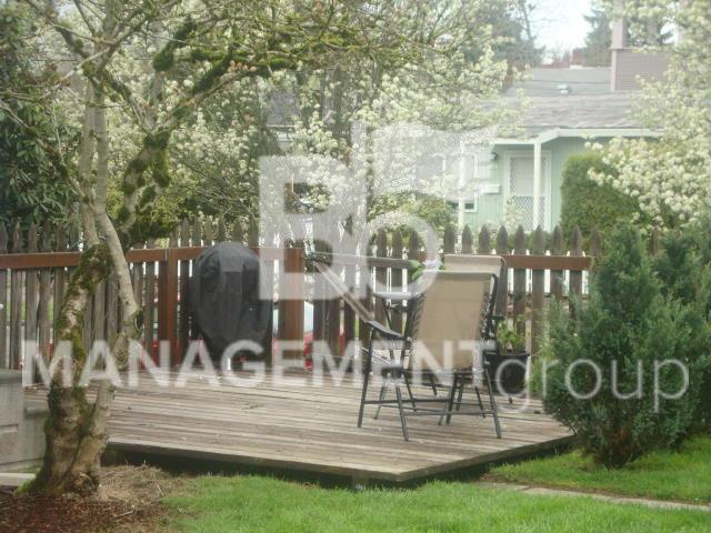 Foto del edificio - Charming Sellwood Home Offers Lots of Character & Charm!