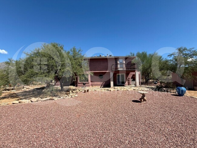 Building Photo - 5081 N Bear Canyon Rd