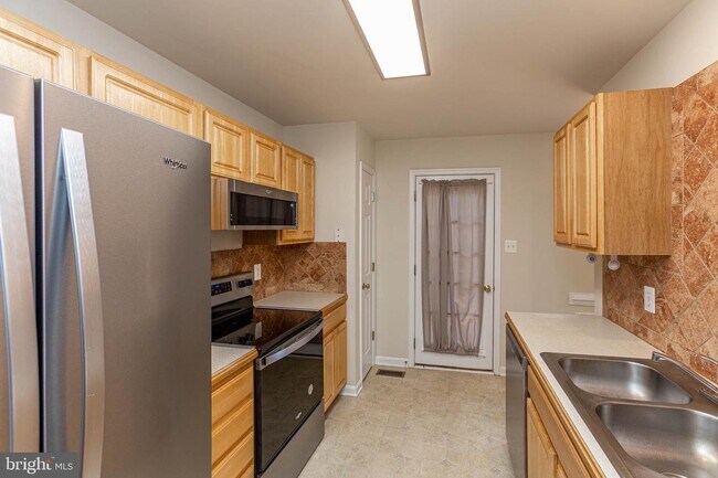 Foto del edificio - 34 Hidden Lake Dr
