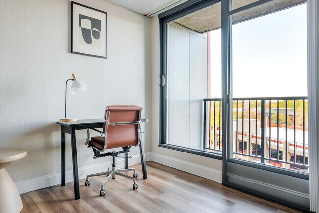 Foto del edificio - 812 Memorial Dr