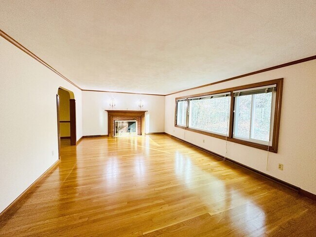 Foto del edificio - 5 Crest Dr W