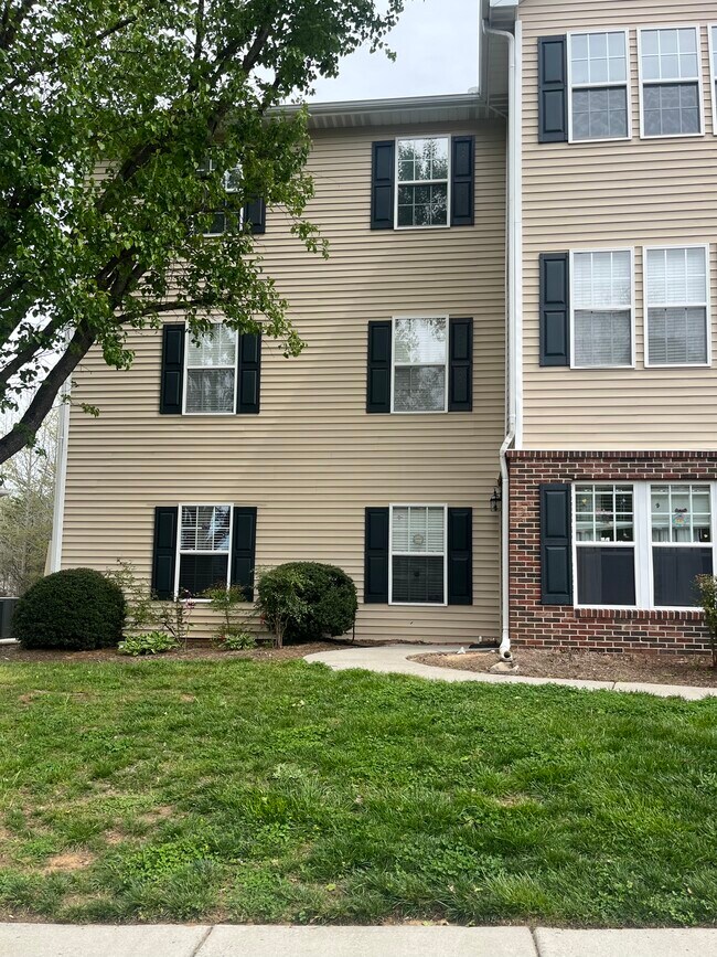 614 Ivy Glen Dr Unit 614, WinstonSalem, NC 27127 Condo for Rent in