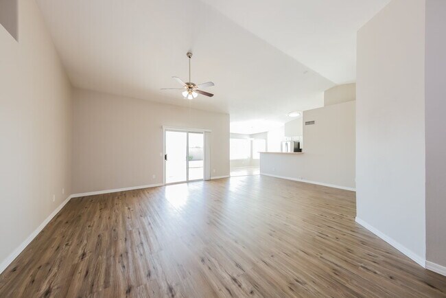 Foto del edificio - 15317 N 85th Ave