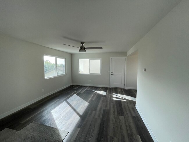 Foto del edificio - Charming 2BR/1BA -  Newer Kitchen, Bathroo...