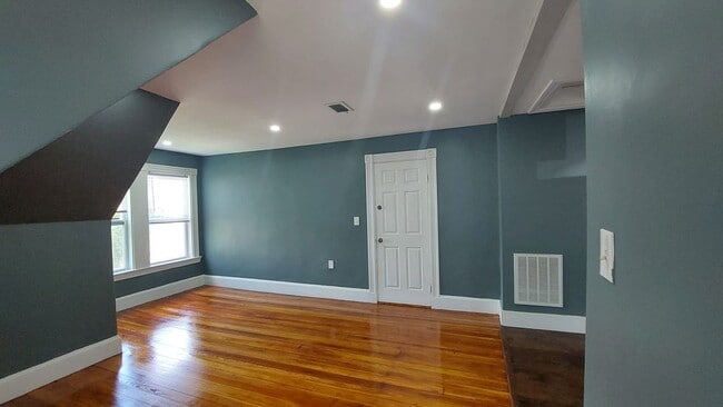 Building Photo - 31 Bullard St