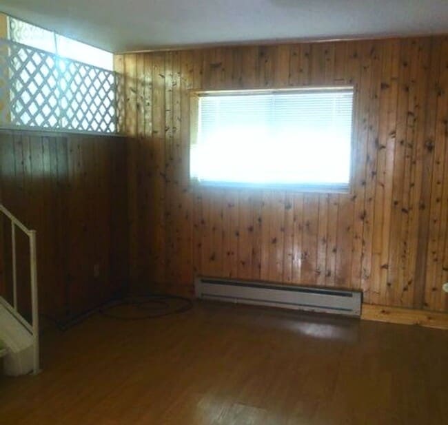 Building Photo - Don't miss this 4 bed, 2 bath for rent.