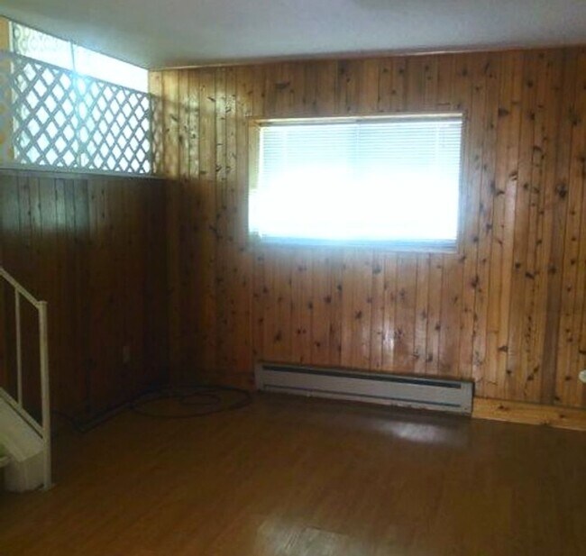 Foto del edificio - Don't miss this 4 bed, 2 bath for rent.