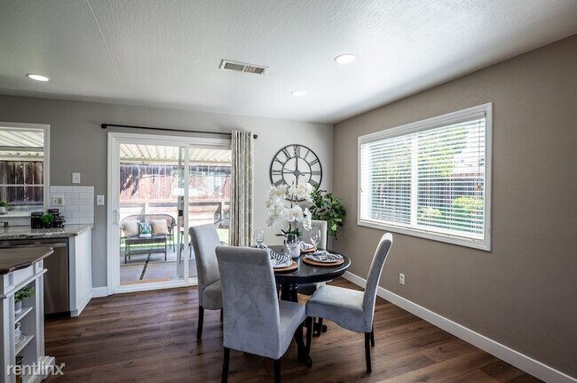Foto del edificio - 3 br, 1.5 bath House - 5764 Idlewild Avenue