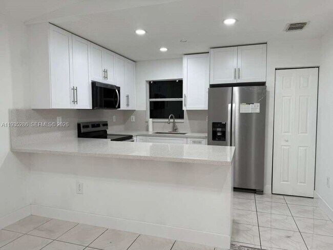 Foto del edificio - 19415 NW 33rd Ct