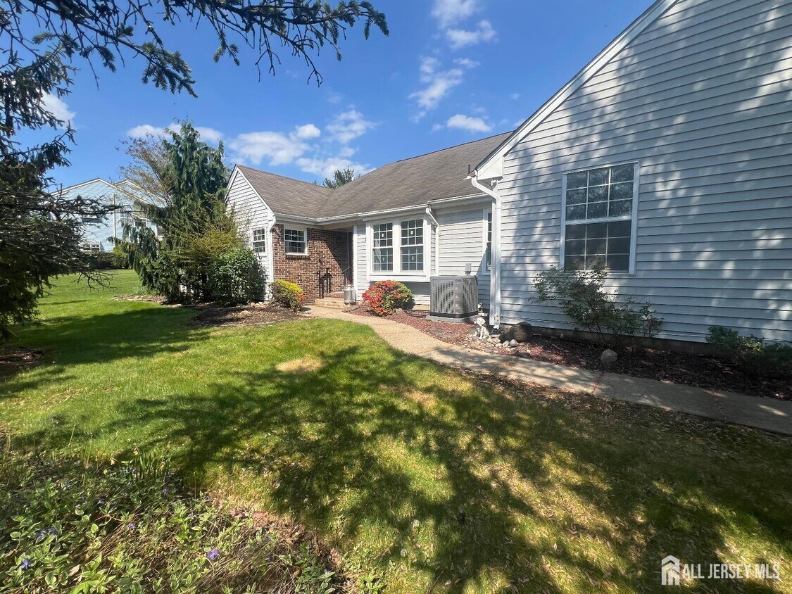 Foto principal - 16 Canterbury Dr