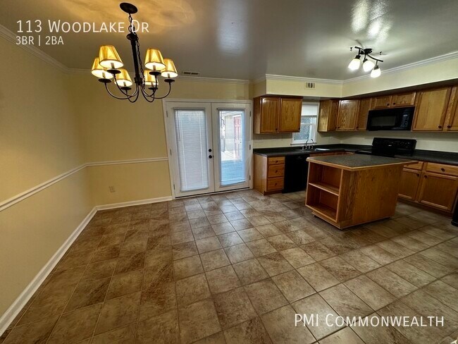 Building Photo - 3 Bed / 2 Bath Townhouse (Available Now)