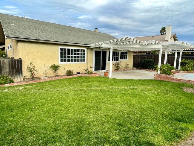Building Photo - 3Bedroom/2Bathroom Single Story Home in Ca...