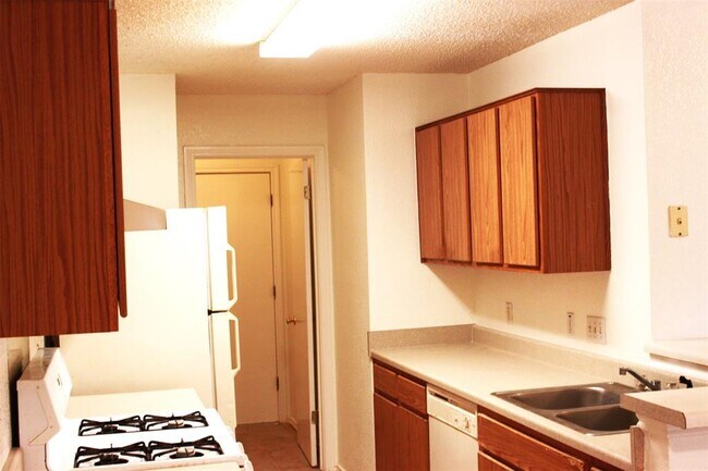 Building Photo - 1008 Disraeli Cir