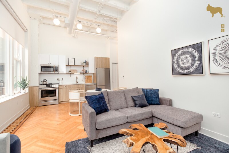 Foto principal - 135 S Wabash Ave