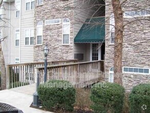 Building Photo - 3003 Greystone Pt