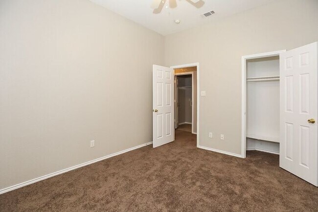 Building Photo - Beautiful Home Ready for Move-In