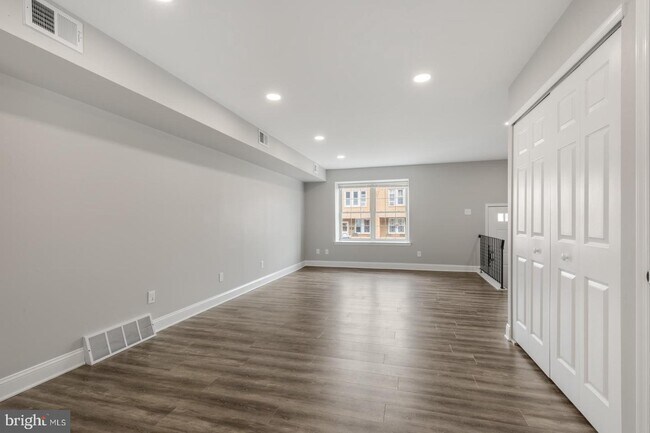 Building Photo - 3621 Edgemont St