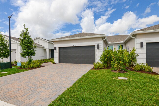 Foto del edificio - 10307 Dreamweaver Rd