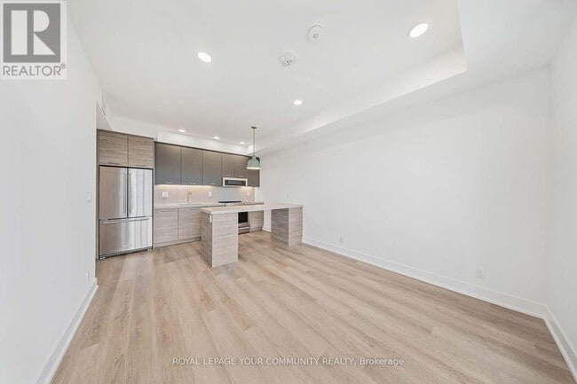 Building Photo - 484 Spadina Ave.