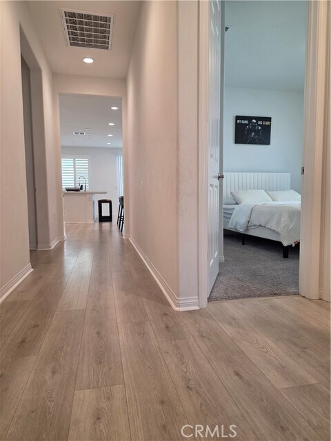 Foto del edificio - 24115 Hillcrest Dr