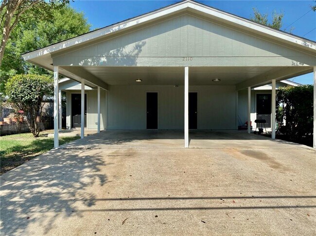 Foto del edificio - 2110 Blue Meadow Dr