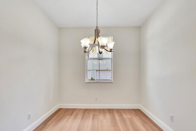 Foto del edificio - 4313 Parkside Dr