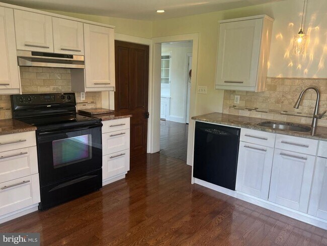 Foto del edificio - 114 Gough Ave