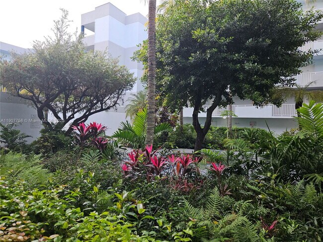 Foto del edificio - 8261 NW 8th St