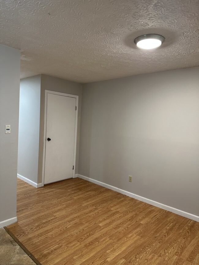Building Photo - 2536 Sandbury Blvd