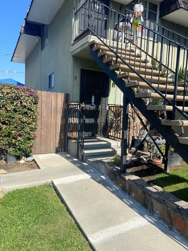 Photo - Randall Apartments