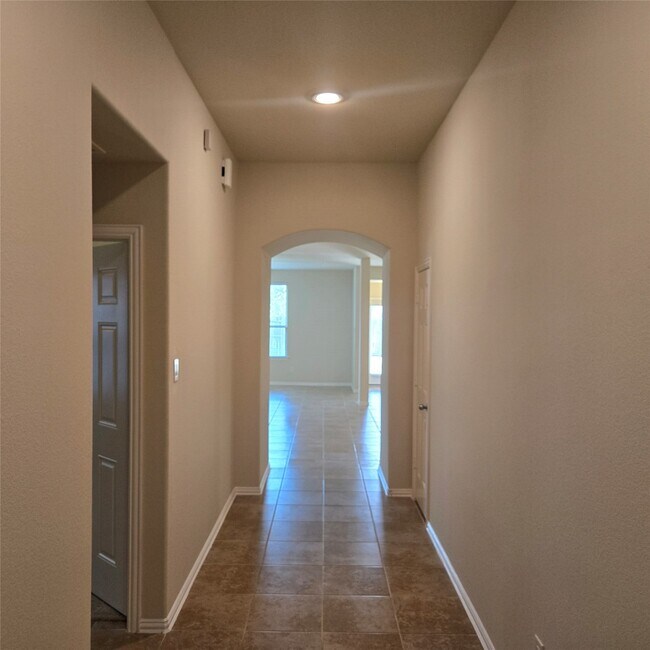 Building Photo - 8114 Summer Lake Pass Ln