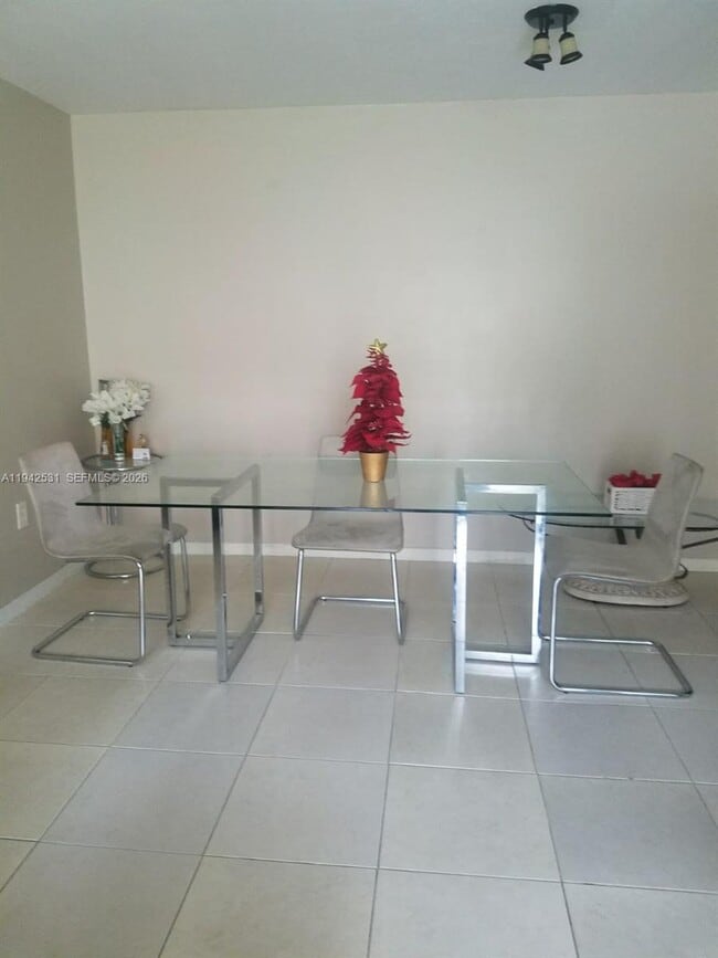 Foto del edificio - 7403 SW 152nd Ave