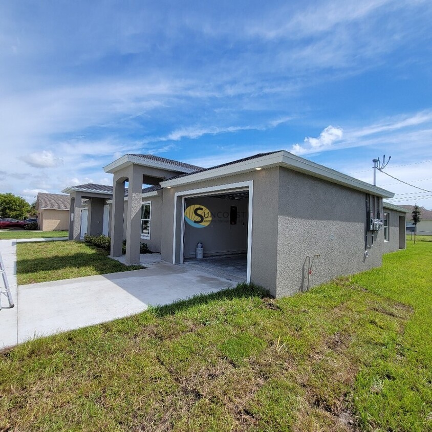 Primary Photo - Stunning Duplex in Cape Coral Is Now Move-...