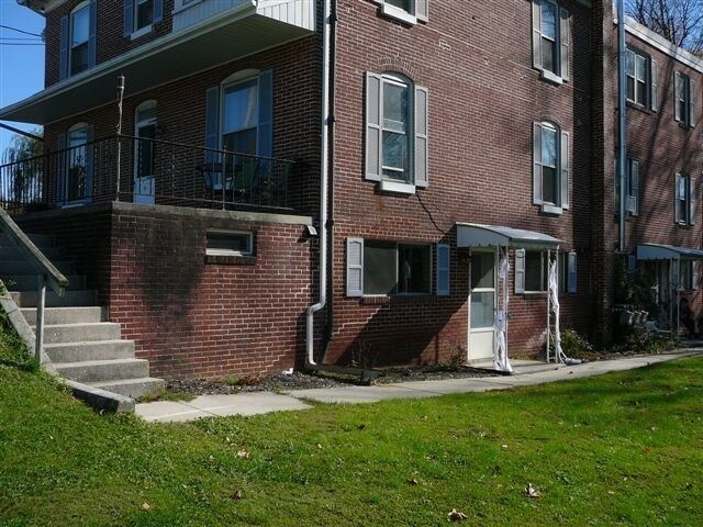 Building Photo - 88 Ruel Ave