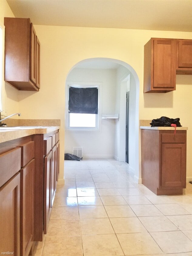 Building Photo - 3 br, 1 bath House - 5581 Three Mile Dr
