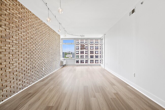 Building Photo - 1450 Washington St