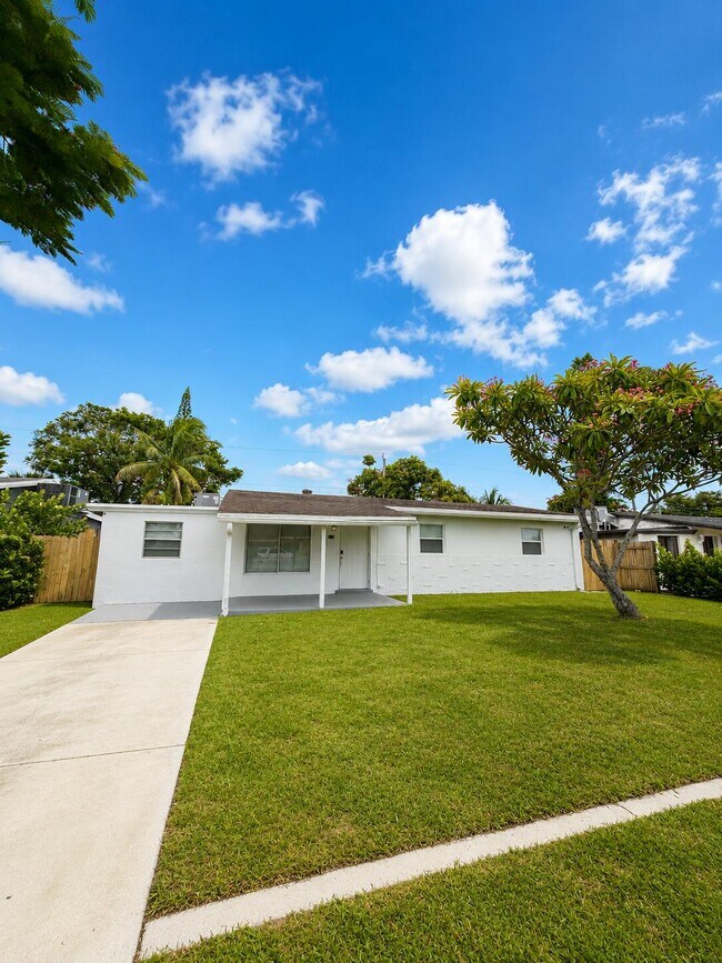 Building Photo - 4285 SW 49th St