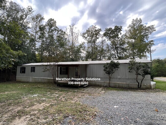 Building Photo - 2 br, 2 bath House - 5211 Summit Ave 5211