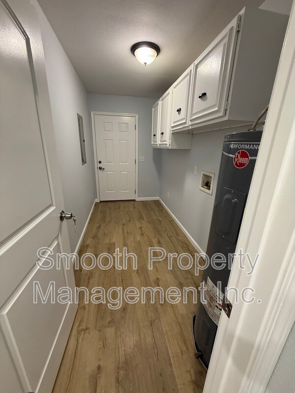 Foto del edificio - 8699 Riverstone Rd