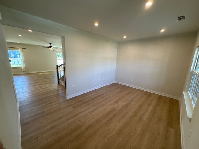 Building Photo - Spacious 4-Bedroom Home with Fenced Backya...