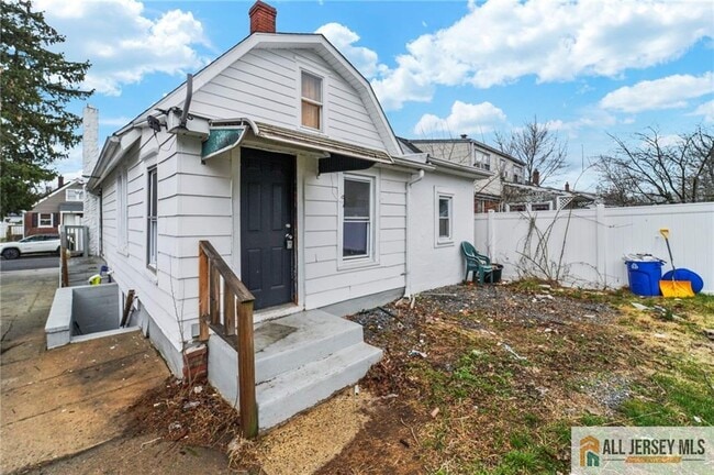 Building Photo - 56 Caroline Ave