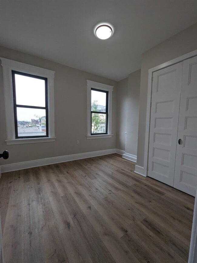 Building Photo - 215 64th St