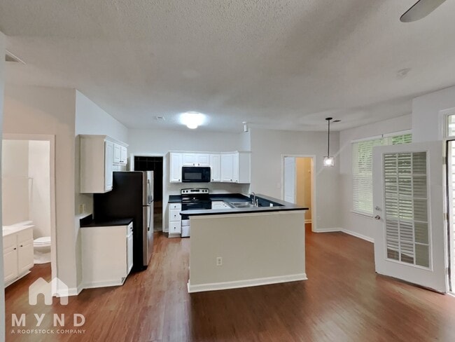 Foto del edificio - 6027 Briggs Dr