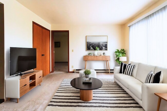 Foto del edificio - Welcome Home to Lagrange Living