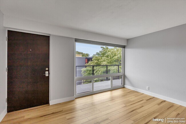 Foto del edificio - 752 Bellevue Ave E